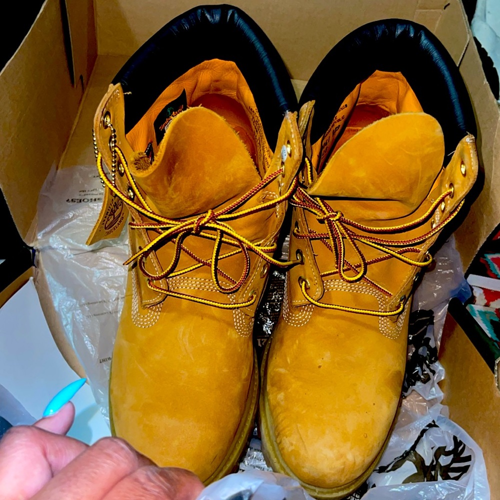Like New Timberlands - Picture 5 of 8